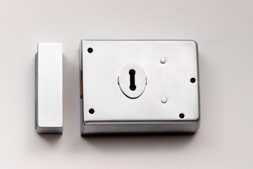 Click Here To Enlarge This Photo Of RDE8043PC - Carlisle Brass Eurospec Rim Deadlock 105mm x 81mm Polished Chrome