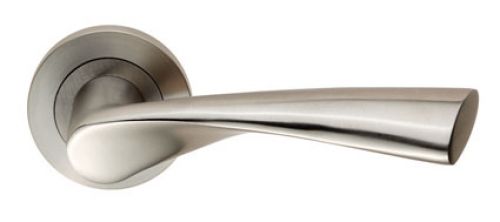 Click Here To Enlarge This Photo Of SWL1121SSS - Carlisle Brass Eurospec 'Breeze' Designer Lever on Round Rose (G304) Satin Stainless Steel