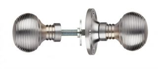 M1001RSC - Carlisle Brass Manital Queen Anne Rim Knob Set Satin Chrome