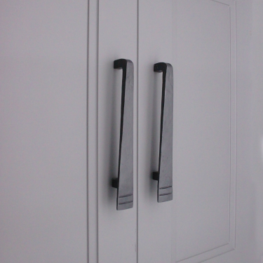 Click Here To Enlarge This Photo Of FC217 - Spira Brass Skeg Pull Handle Medium 160mm c/c - Black Iron