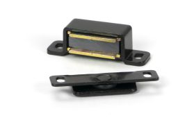 93221 From the Anvil Black Magnetic Catch 6kg Pull