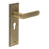 BUR25KIT11 Frelan Hardware Burlington Kensington Door Handles on 47.5mm Euro Backplate Antique Brass