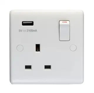 PL4610 - Eurolite Enhance White Plastic 13Amp 1 Gang Switched Socket with USB Charger (5V DC 2.1A)