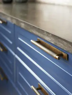 Furnipart 'Manor' Cabinet Pull with Backplate L254mm / C192mm - Antique Brass (549020192-39)