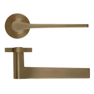 RM210AB - Zoo Hardware Rosso Maniglie 'Gio' Lever on Round Rose - Antique Brass Finish