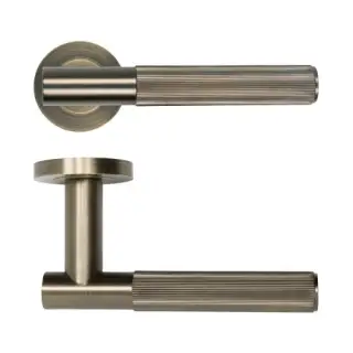 RT070AB - Zoo Hardware Rosso Tecnica 'Idro' Lever on Round Rose - Antique Brass