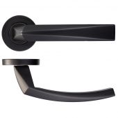 RM010PCB - Zoo Hardware Rosso Maniglie 'Hydra' Lever on Round Rose - Powder Coat Black
