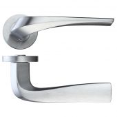 RM060SC - Zoo Hardware Rosso Maniglie 'Aries' Lever on Round Rose - Satin Chrome