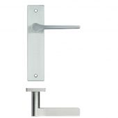 RM132SC - Zoo Hardware Rosso Maniglie 'Draco' Lever Latch on Backplate (190x42mm) Satin Chrome
