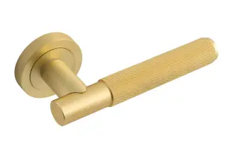 Eclipse 62233 Satin Brass Knurled Lever on Round Rose Set &lpar;Freestyle Range&rpar;