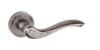 Atlantic - OE178DS Old English 'Warwick' Lever on Round Rose - Distressed Silver